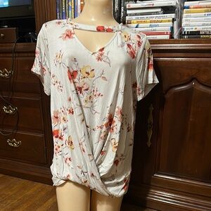 Maurice’s 24/7 Twist Front Tee, Floral Print, Sz Large